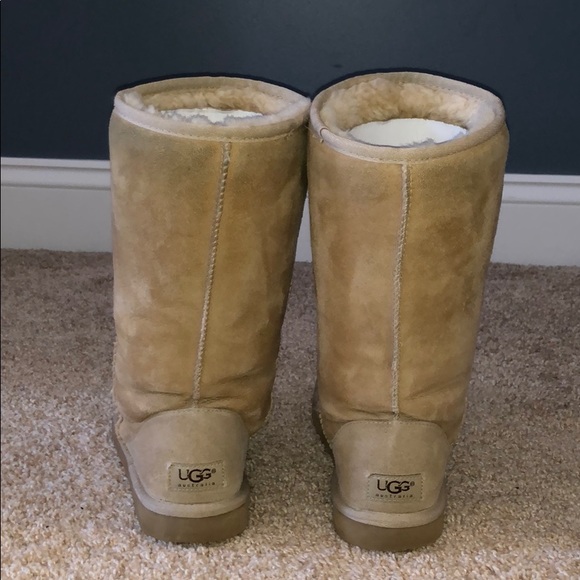 Ugg boots - Picture 1 of 2